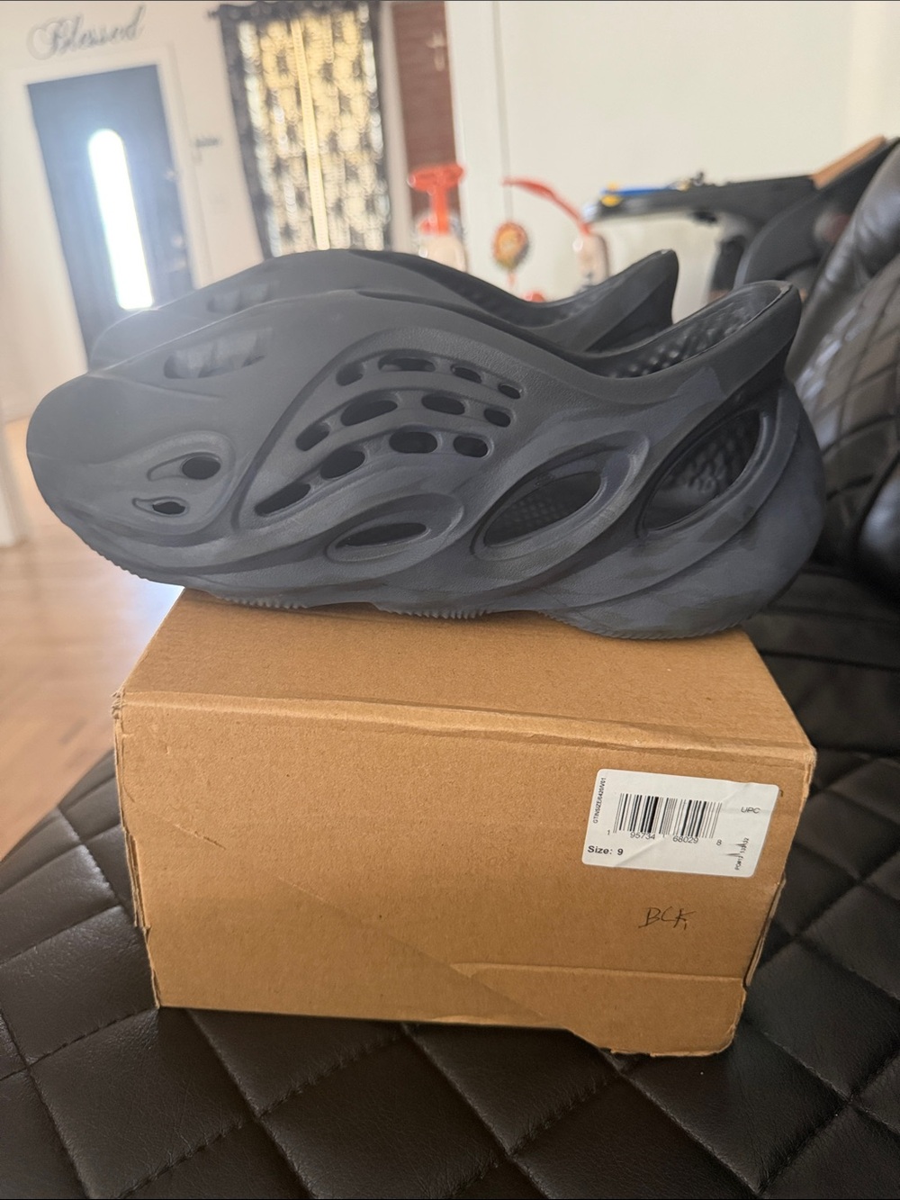 100% Authentic Yeezy Men’s Foam Runners Size 9 Used ONCE ! NO DAMAGES .